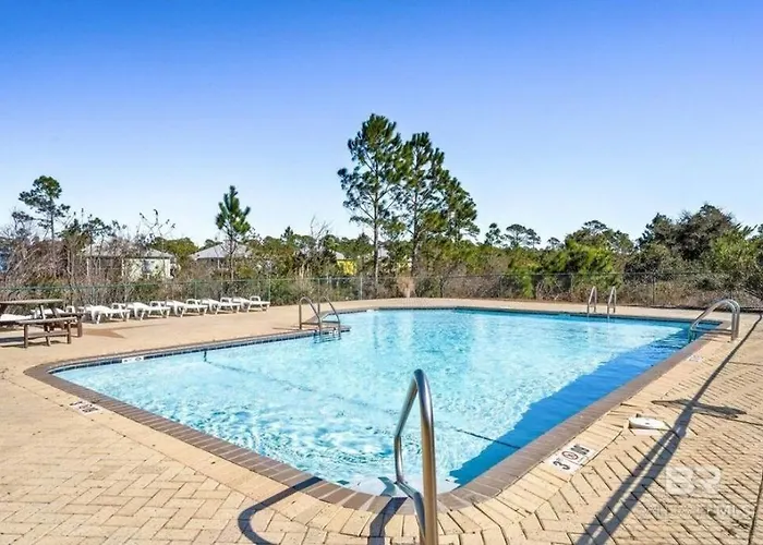 4013 One Minute To Two Pools Dog Friendly *