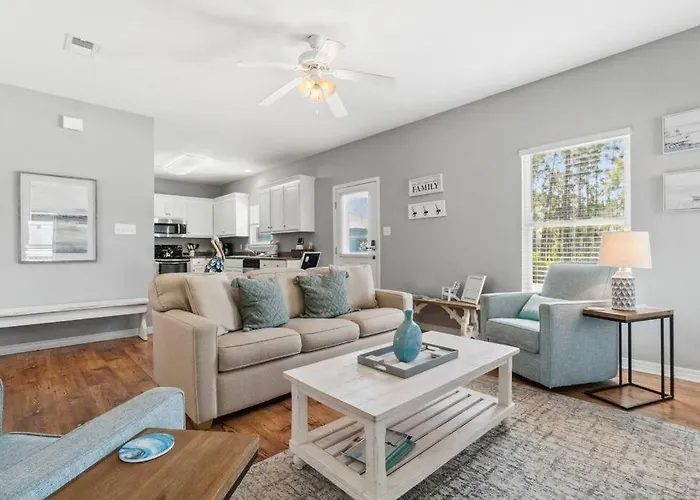 4013 One Minute To Two Pools Dog Friendly *