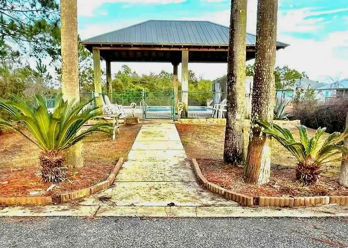 4013 One Minute To Two Pools Dog Friendly Holiday home