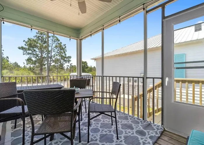 4013 One Minute To Two Pools Dog Friendly *