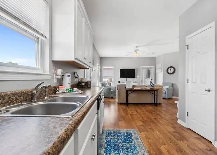 4013 One Minute To Two Pools Dog Friendly Gulf Shores