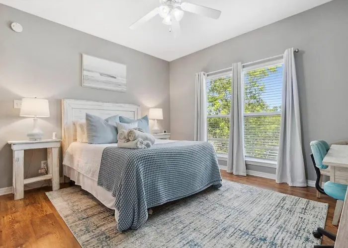 4013 One Minute To Two Pools Dog Friendly